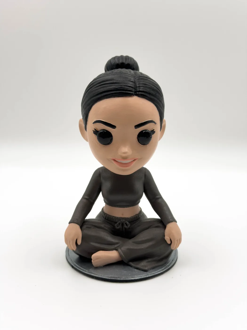 Figurka trenerki fitness w stylu kreskówkowym - druk 3D