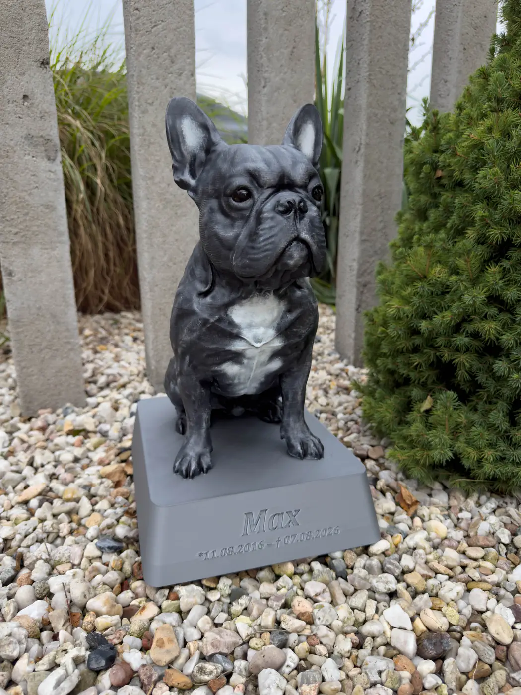 Nagrobek dla psa - buldog francuski Max, figurka pamiątkowa w miejscu pochówku, druk 3D