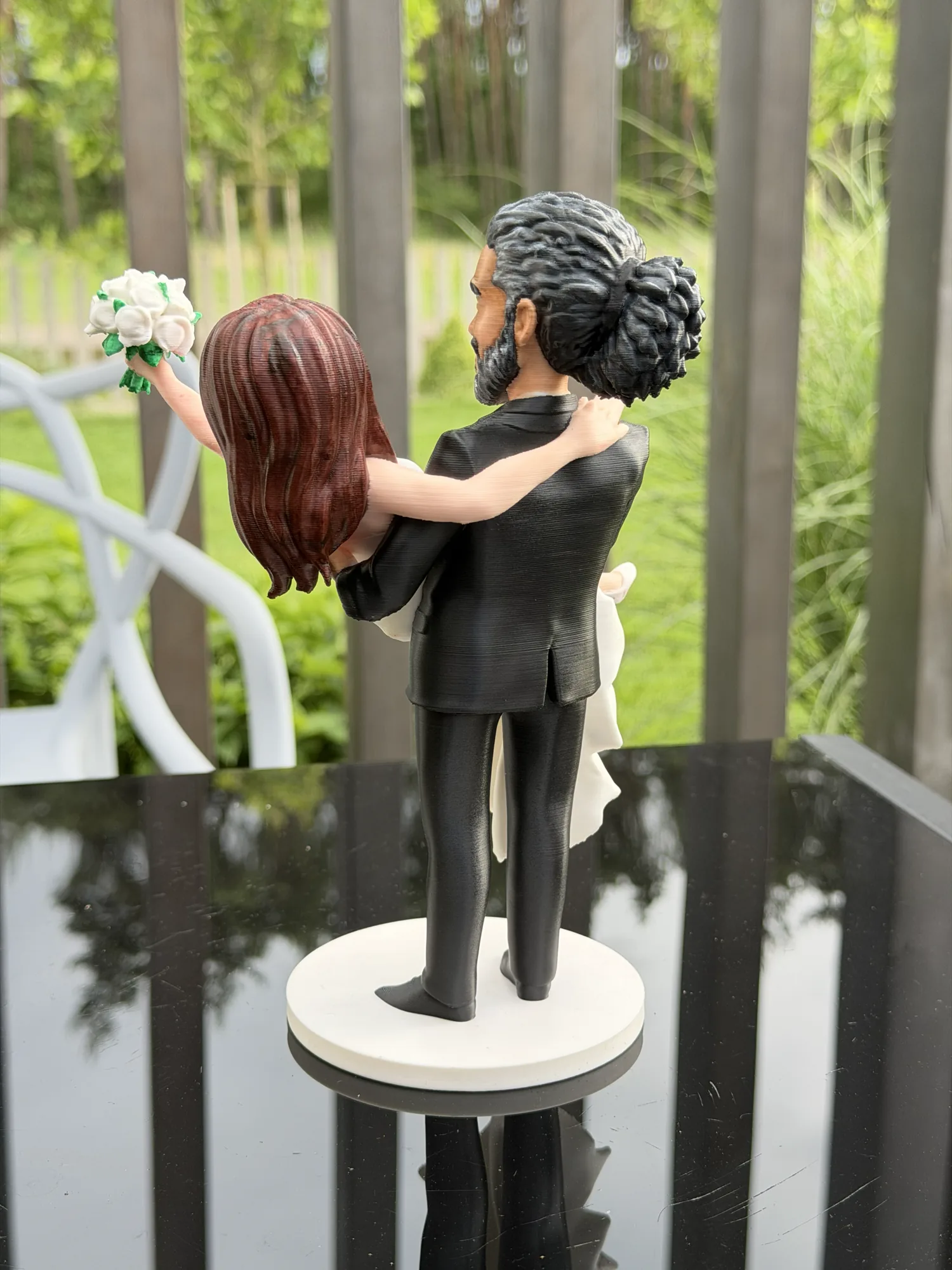 Figurka ślubna 3D - widok z tyłu, detale sukni i fryzur