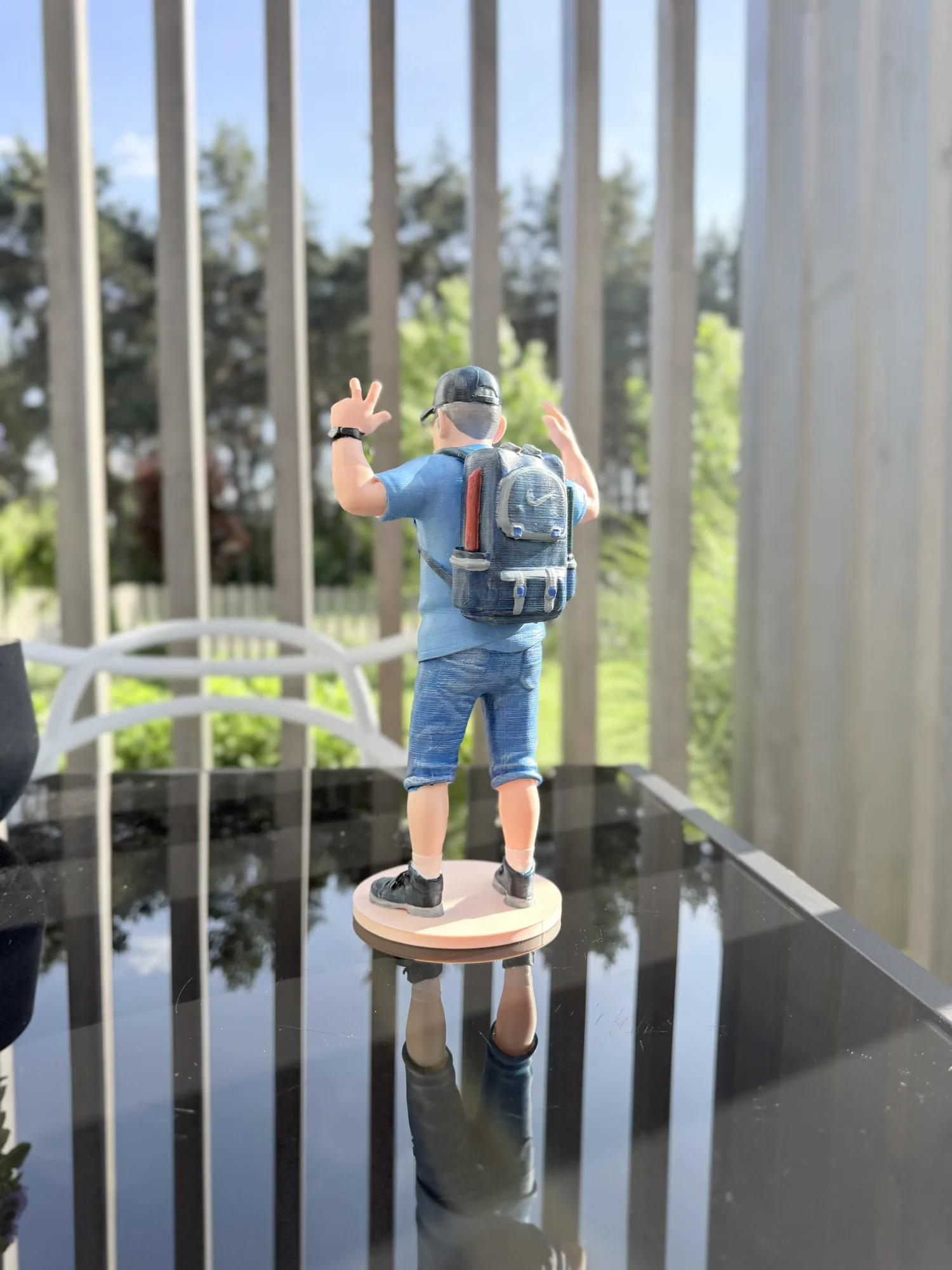Realizacja: figurka turysty 3D - cała sylwetka, ręczne malowanie